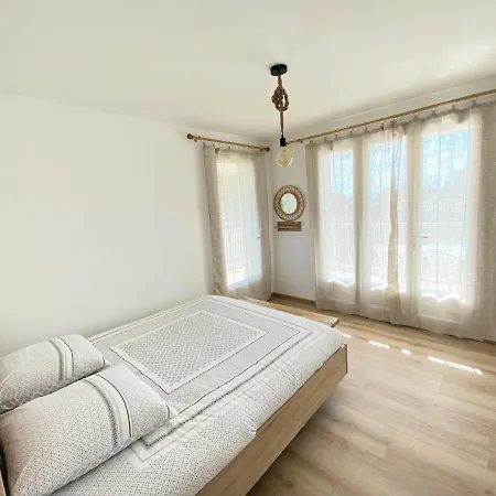 Apartment T5 Renove A 4 Min De La