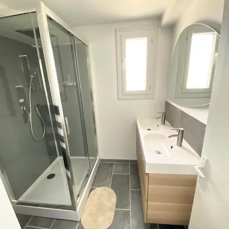 Apartment T5 Renove A 4 Min De La