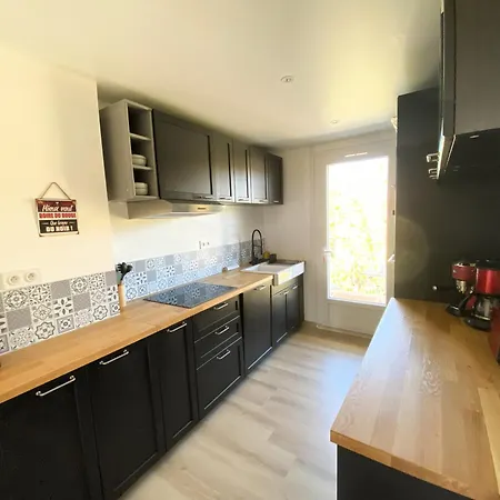 Apartment T5 Renove A 4 Min De La